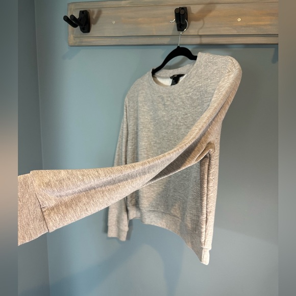 H&M Textured Crewneck Sweatshirt in Heather Grey - Picture 6 of 9
